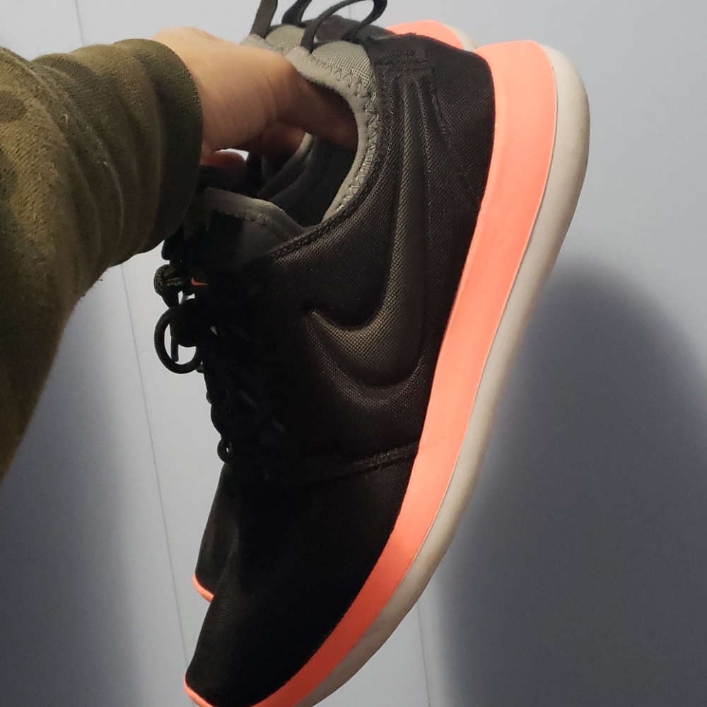 Nike size 7 - Picture 2 of 2